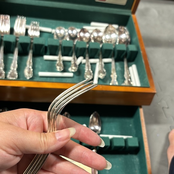 1847 Rogers Bros. Reflection 60pc silver plate flatware set - Picture 6 of 17